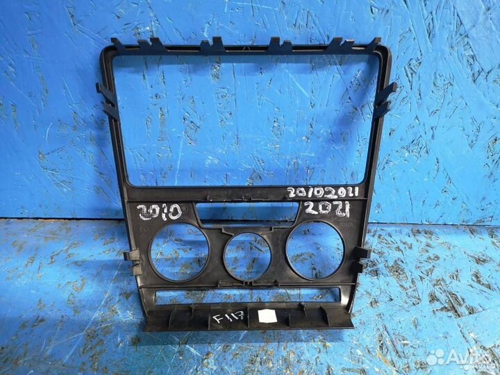 Декоративная накладка торпедо Skoda Octavia 2 (A5)