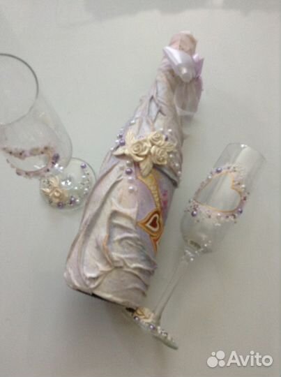 Свадебные бокалы и шампанское