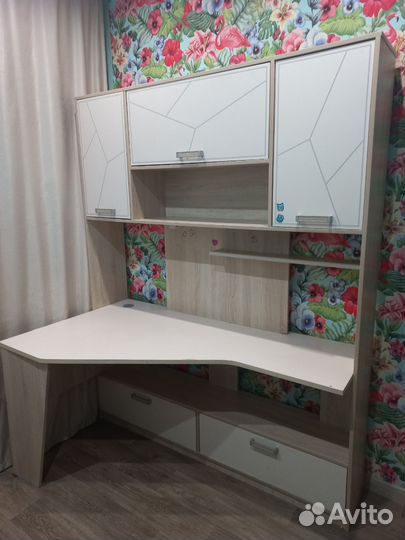 Письменный стол