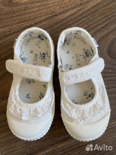 Продаю белые туфельки Next на девочку 23 р