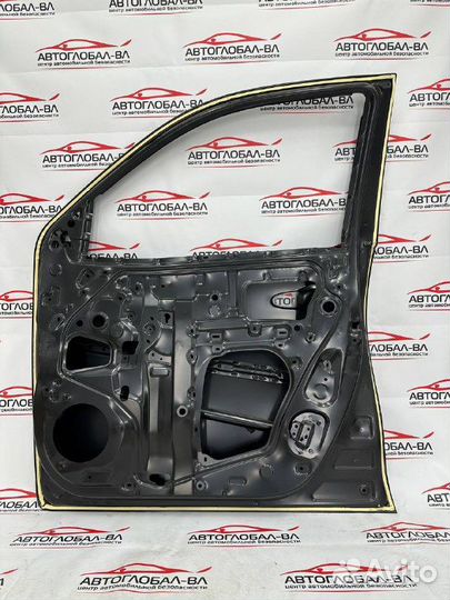 Дверь передняя правая Toyota Fortuner 67001KK010 2