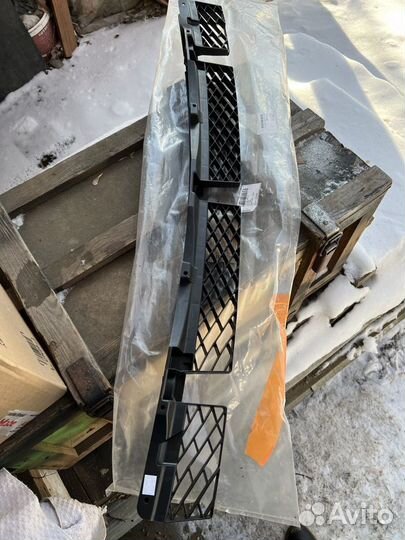 VAG 7P6807863A Накладка крепежная заднего бампера