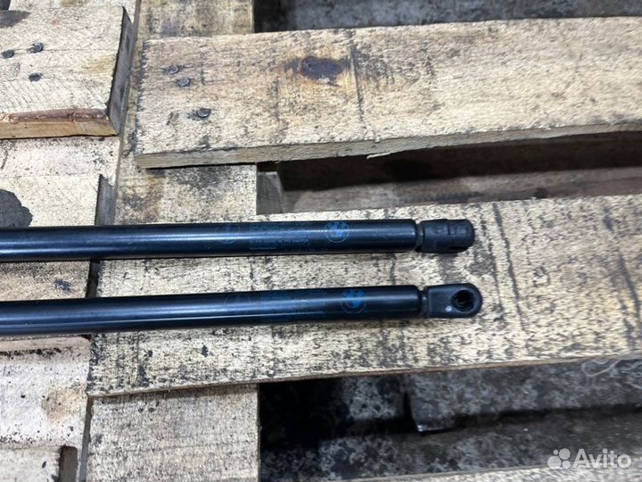 Амортизатор капота Bmw Z4 E85 M54B25 2003