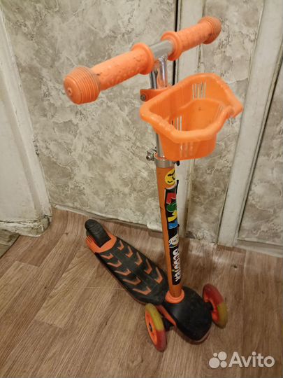 Детский трёхколёсный самокат