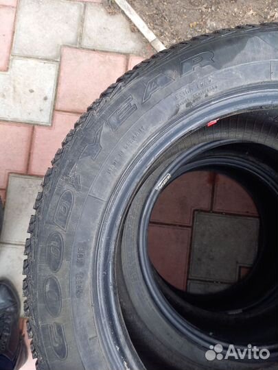 Goodyear UltraGrip Ice+ 215/55 R16 97T