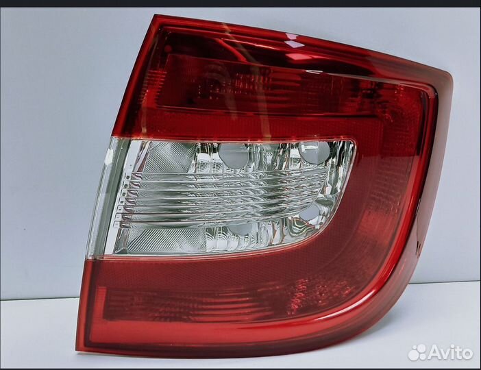 Фонарь задний правый skoda rapid новый