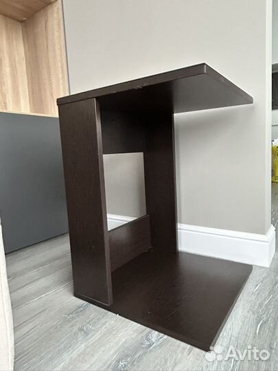 Приставной столик к дивану