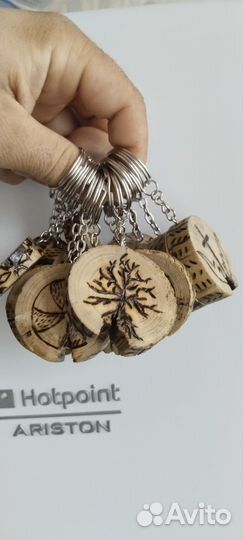 Выжигание по дереву под заказ брелки подарки