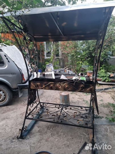 Кованый мангал с крышей