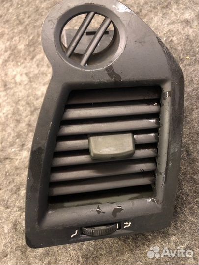 Дефлектор воздушный передний правый Renault Megane