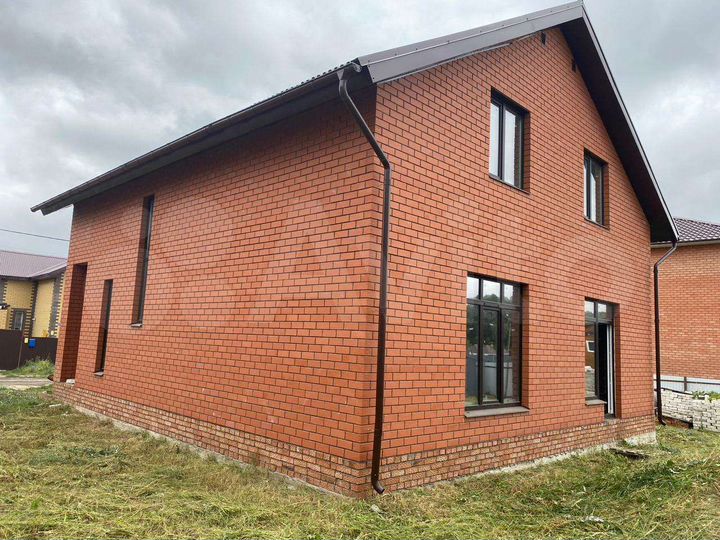 Коттедж 185 м² на участке 6,5 сот.