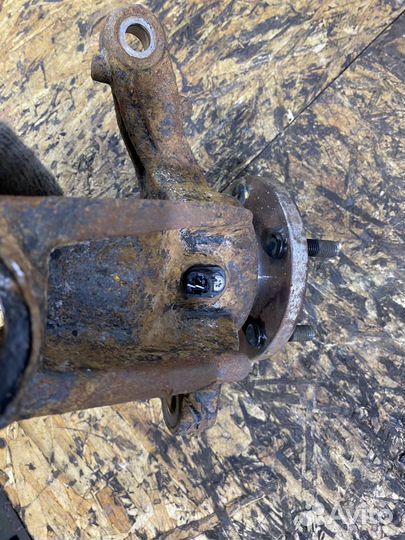 Кулак поворотный левый ступица Форд Мондео 4