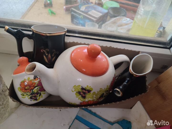 Заварочный чайник и другая посуда