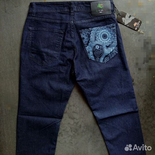 Джинсы Etro футболка Levi's