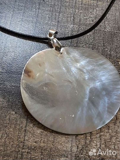 Кулон перламутровый 