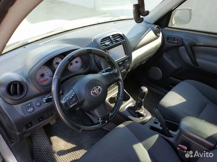 Toyota RAV4, 2004