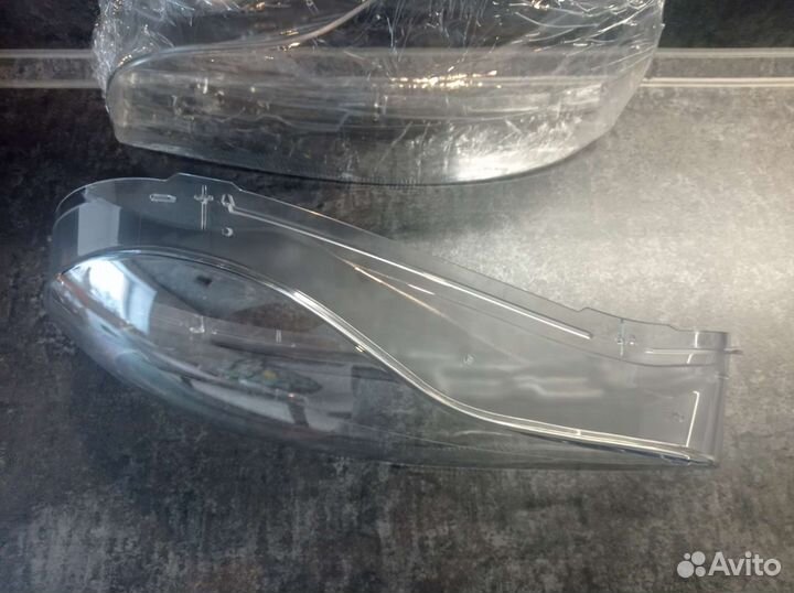 Стекло фары Вольво хс90