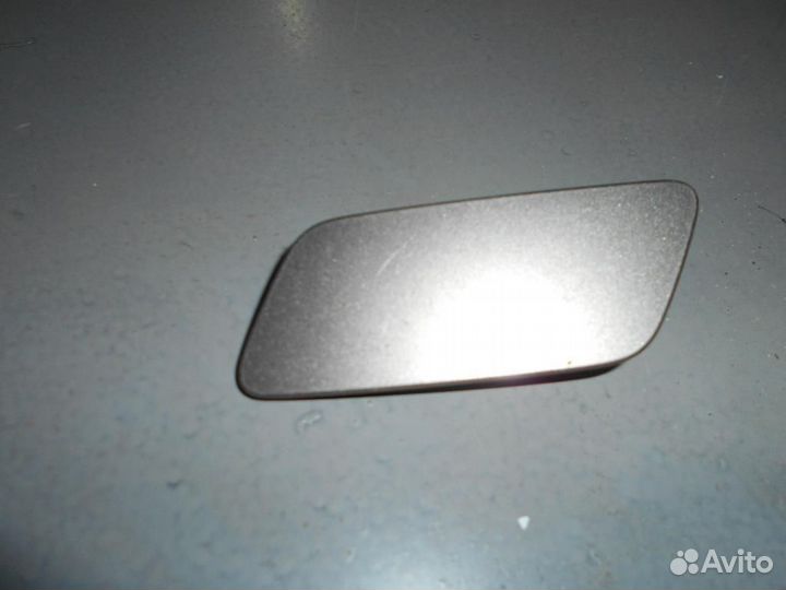 Крышка форсунки омывателя фары левая Passat CC