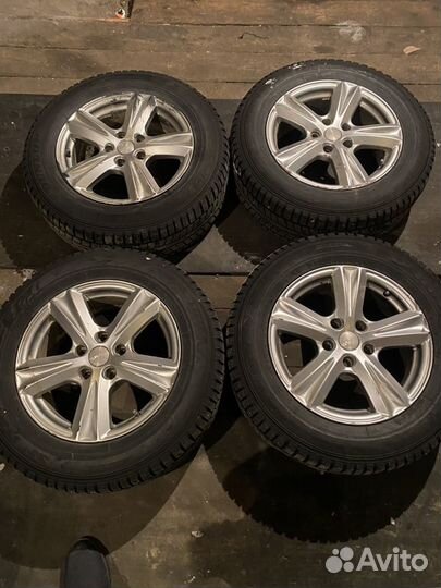 Dunlop SP Winter Ice 01 21.5/65 R16 102T