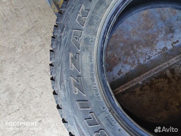 Bridgestone Blizzak DM-V1 215/70 R16