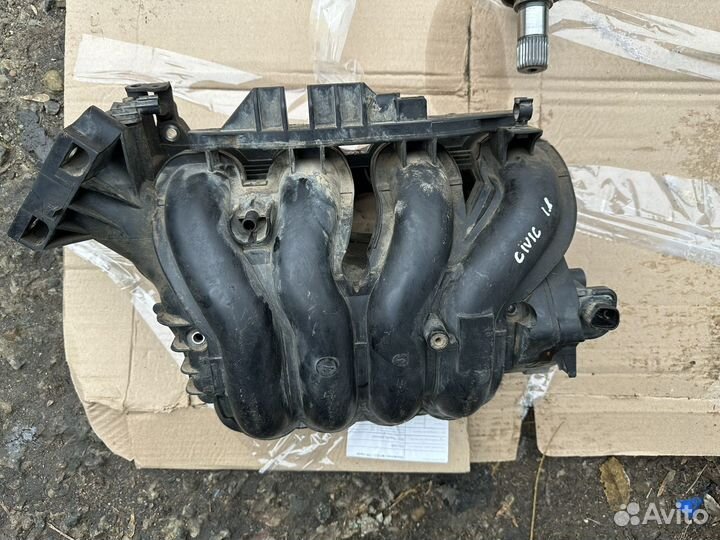 Впускной коллектор Honda Civic 1.8