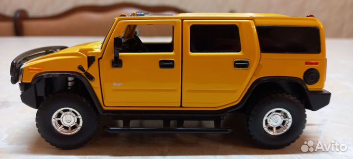 Модель авто Hummer H2 1/32