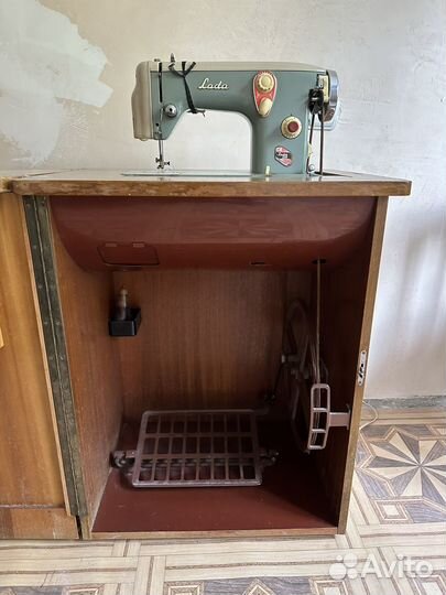 Швейная машина бу LADA