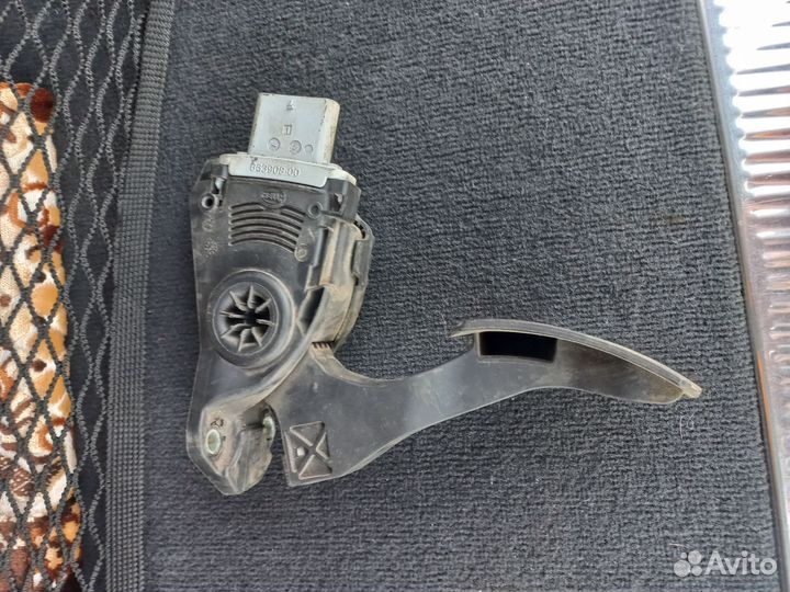 Педаль газа