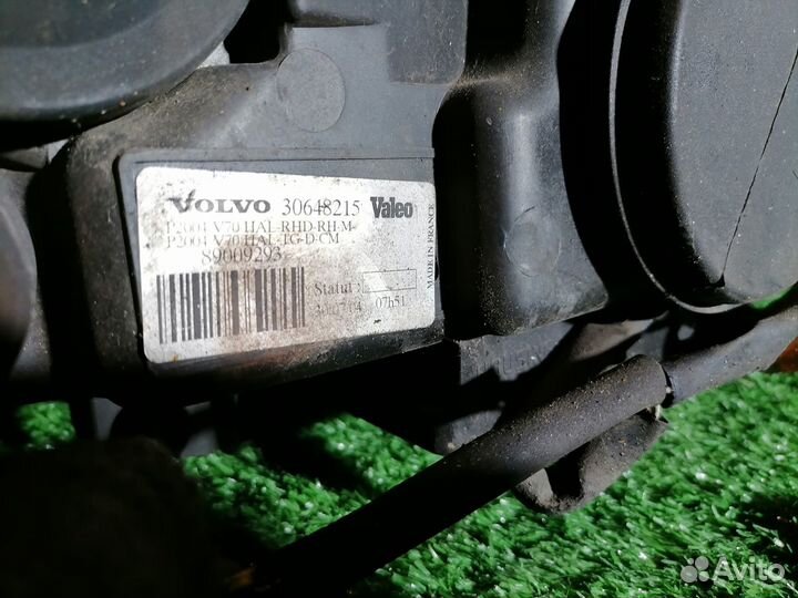 Фара правая 30648215 Volvo V70 SW