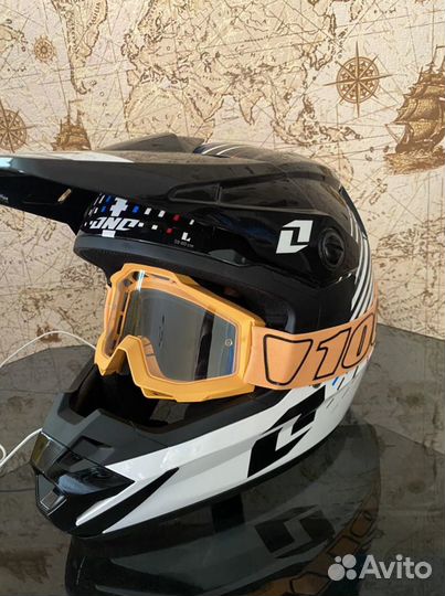 Кроссовый шлем