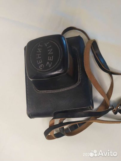 Плёночный фотоаппарат зенит СССР в кожаном чехле
