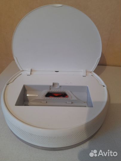 Робот-пылесос с функцией влажной уборки