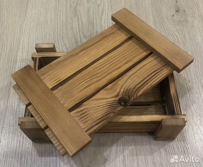 Деревянная шкатулка