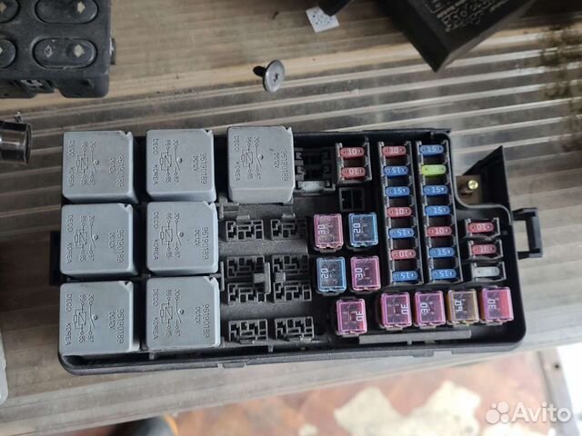 Блок предохранителей Chevrolet Lacetti J 200