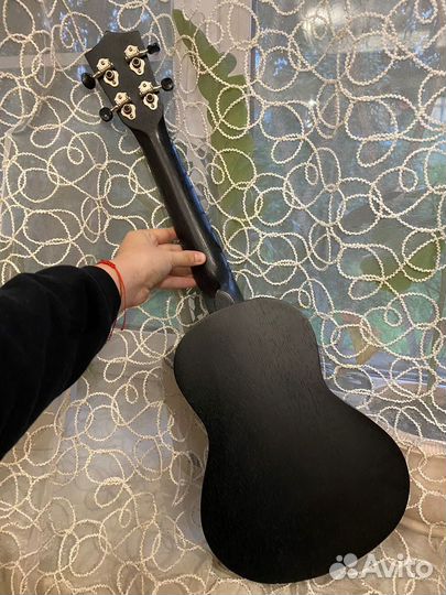 Укулеле концерт Veston, красное дерево + каподастр