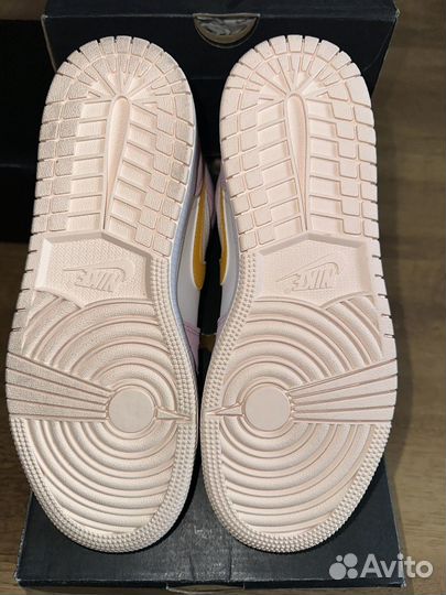 Air Jordan 1 Mid Arctic Pink/University Gold