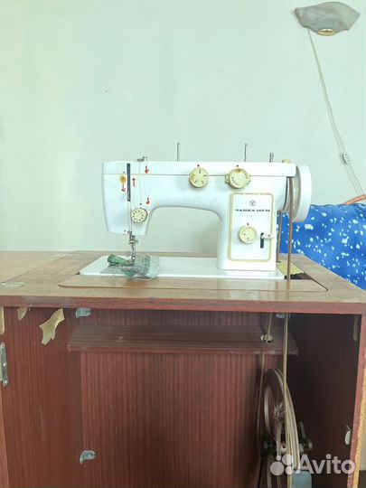 Швейная машина Чайка 142м бу
