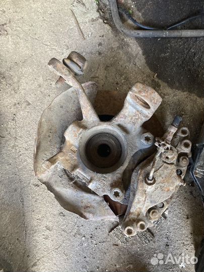 Поворотный кулак на volkswagen транспортёр 94 год