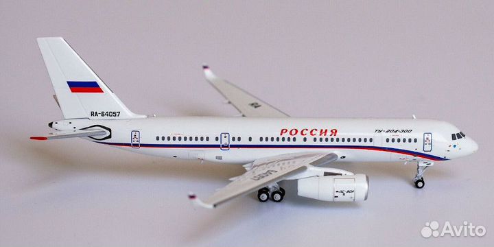 Модель самолета Туполев Ту-204-300 сло Россия 1:40