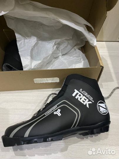 Лыжные ботинки новые 43 44