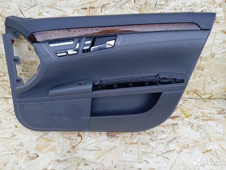 Обшивка передней правой двери Mercedes W221 Лонг