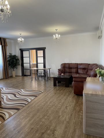 2-к. квартира, 65 м², 1/3 эт.