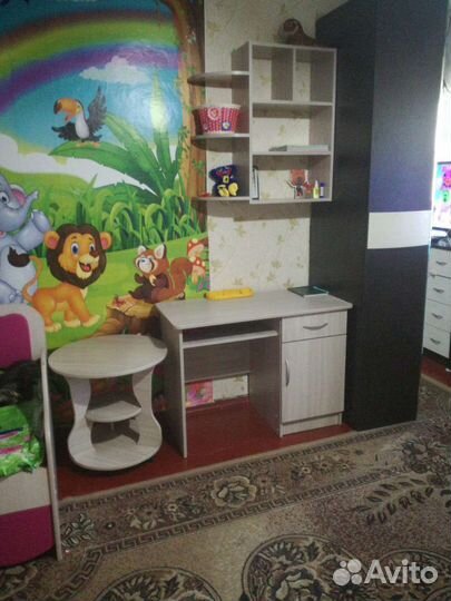 Полка и стол