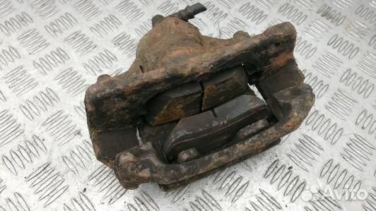 Суппорт тормозной передний правый toyota auris E15