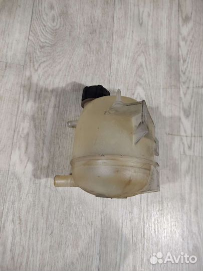 Renault Sandero 1 бачок расширительный