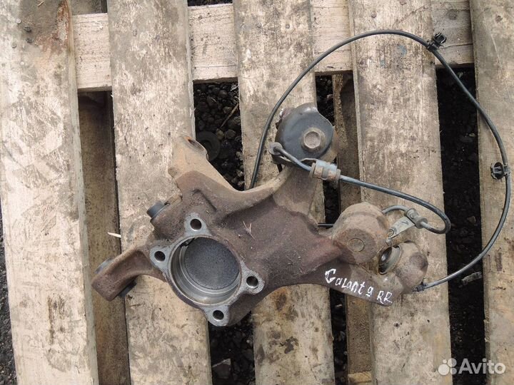 Кулак поворотный задний правый Mitsubishi Galant