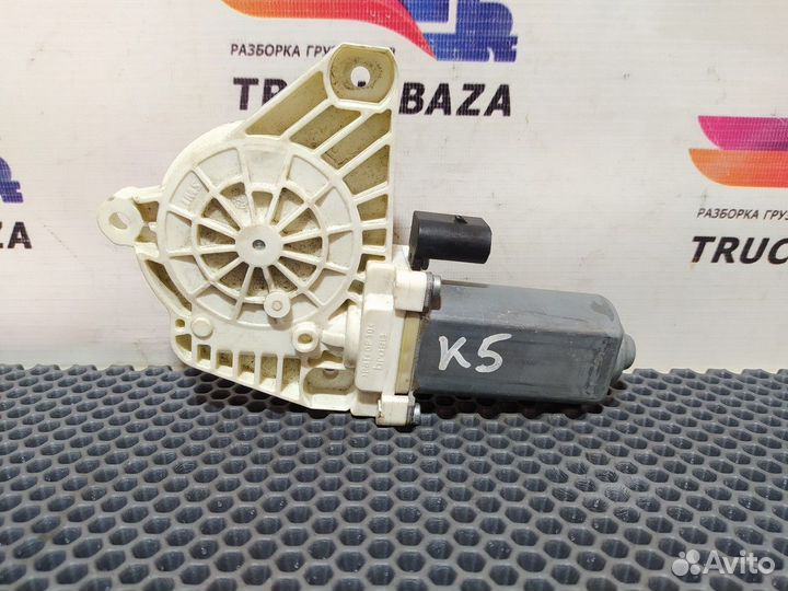 Моторчик стеклоподъемника правый