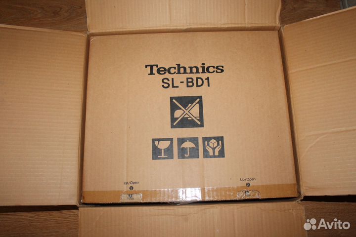 Проигрыватель винила Technics,Philips