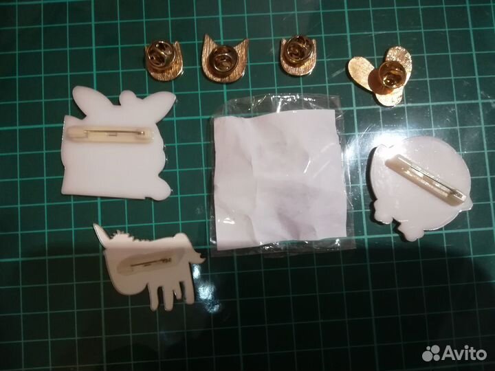 Значки коты Пикачу