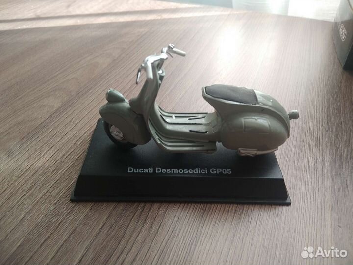 Модель мотороллера piaggio Vespa 125